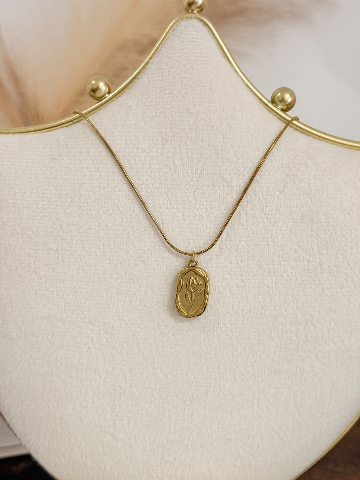 COLLAR ROSA