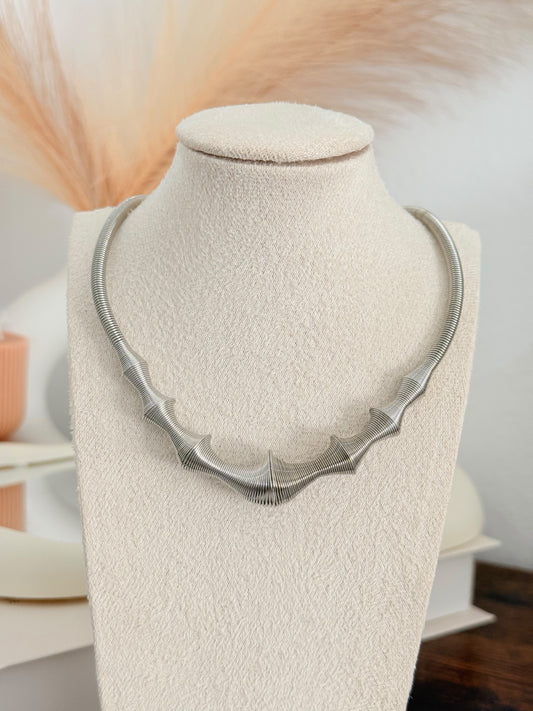 COLLAR RESORT